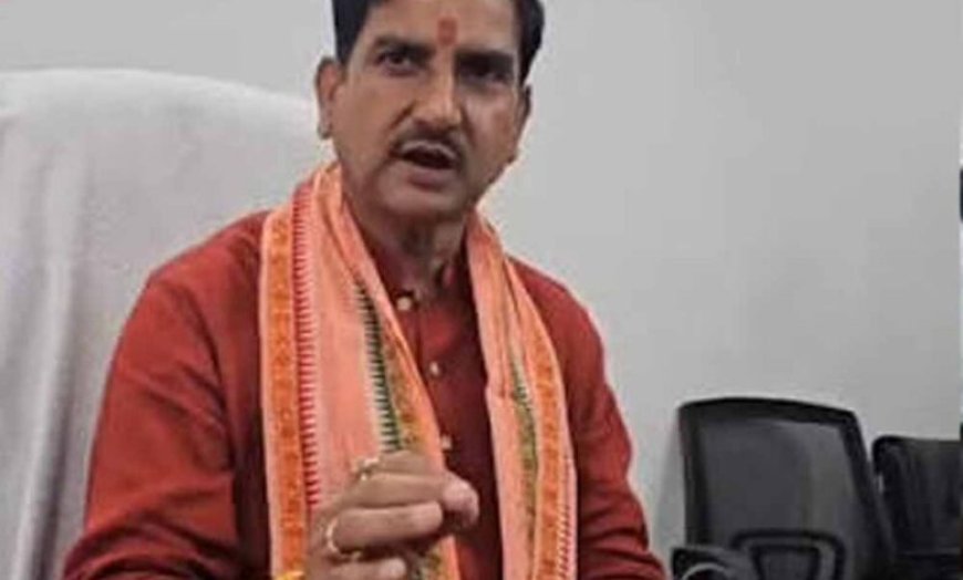 बिलासपुर में जल जीवन मिशन की सुस्ती पर भड़के केंद्रीय मंत्री तोखन साहू, बिजली कटौती पर भी अधिकारियों को लगाई फटकार
