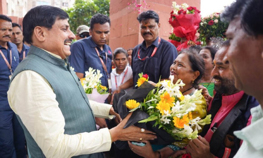 सीएम डॉ. मोहन ने 10 साल बाद दिया प्रमोशन, गदगद हुए कर्मचारी, ढोल-नगाड़ों से किया स्वागत