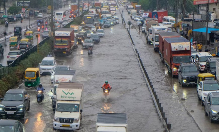 दिल्ली-NCR में बारिश से हाल बेहाल! नोएडा-गुरुग्राम की सड़कें जलमग्न, कई जगह लंबा ट्रैफिक जाम